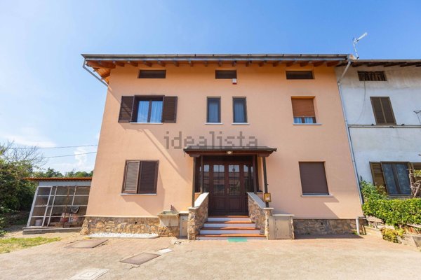 casa indipendente in vendita a Borgomanero in zona Santa Cristina