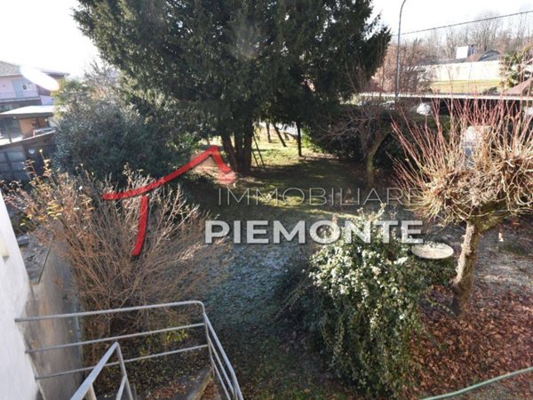 casa indipendente in vendita a Borgomanero in zona Rivano