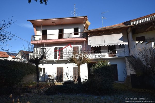 casa indipendente in vendita a Borgomanero in zona Rivano