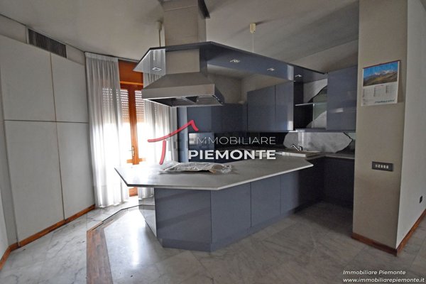 appartamento in vendita a Borgomanero in zona Santa Croce