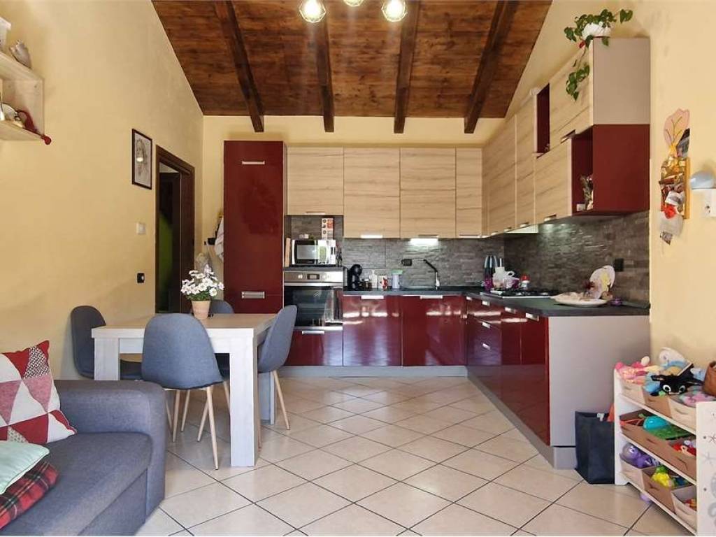 appartamento in vendita a Borgomanero in zona Santa Cristina