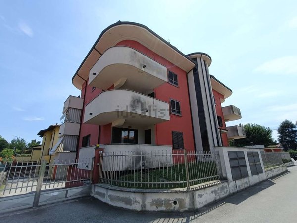 appartamento in vendita a Borgomanero in zona Rivano