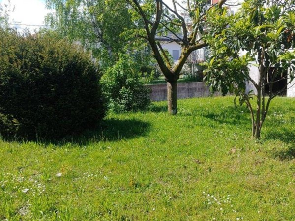 casa indipendente in vendita a Borgomanero in zona San Marco
