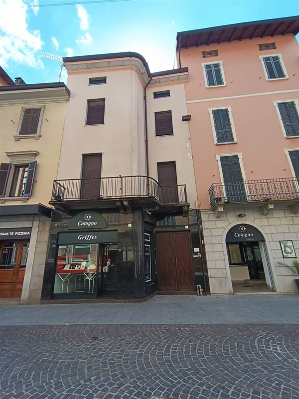 casa indipendente in vendita a Borgomanero in zona Vergano