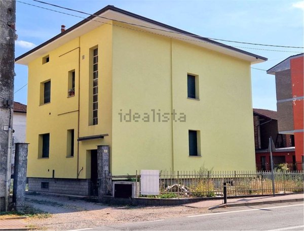 casa indipendente in vendita a Borgomanero in zona Santa Croce