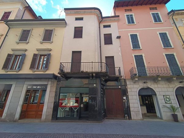 casa indipendente in vendita a Borgomanero in zona Vergano