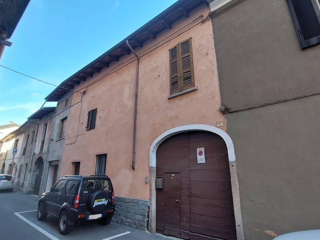 casa indipendente in vendita a Borgomanero in zona Vergano