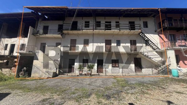 casa indipendente in vendita a Borgomanero in zona Santa Cristina