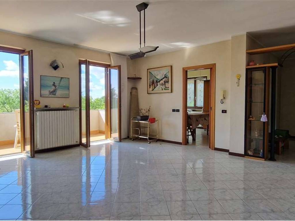 appartamento in vendita a Borgomanero in zona Santa Croce