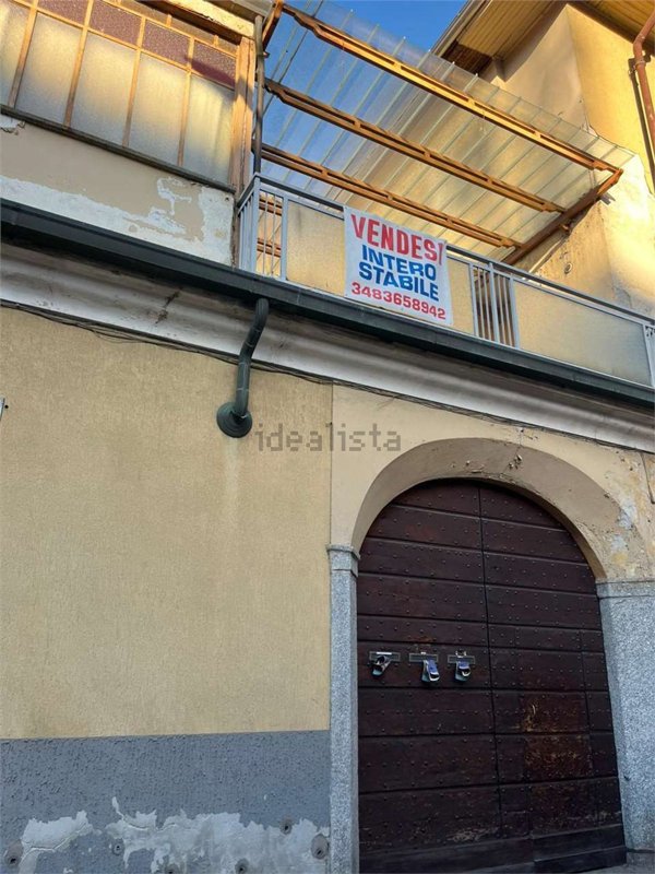locale commerciale in vendita a Borgomanero in zona Vergano