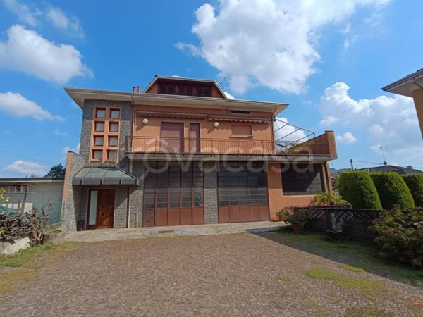 casa indipendente in vendita a Borgomanero