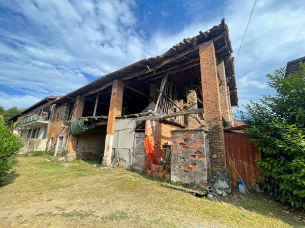 casa indipendente in vendita a Borgomanero in zona Santa Cristina
