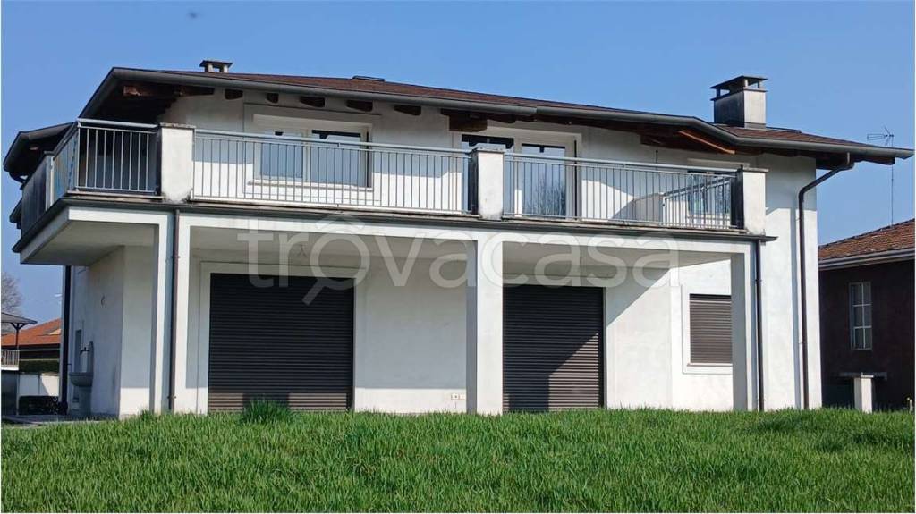 casa indipendente in vendita a Borgomanero in zona Rivano