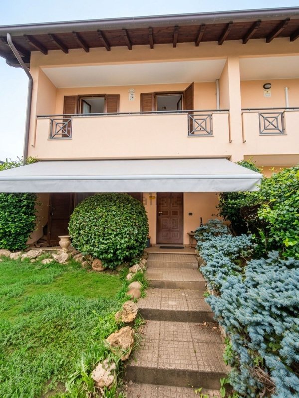 casa indipendente in vendita a Borgomanero in zona San Marco