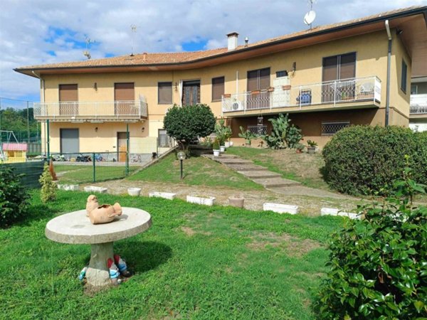 appartamento in vendita a Borgomanero in zona Santa Croce