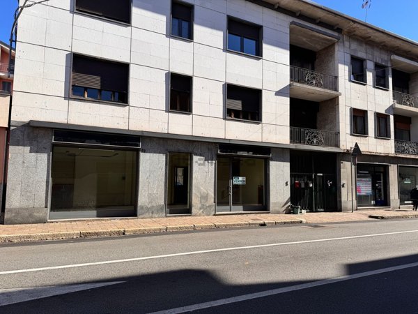 locale commerciale in vendita a Borgomanero in zona Vergano