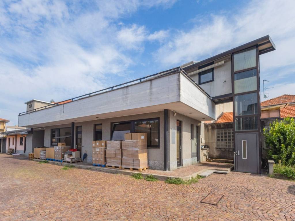 intera palazzina in vendita a Borgomanero