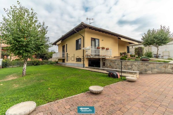 casa indipendente in vendita a Borgomanero