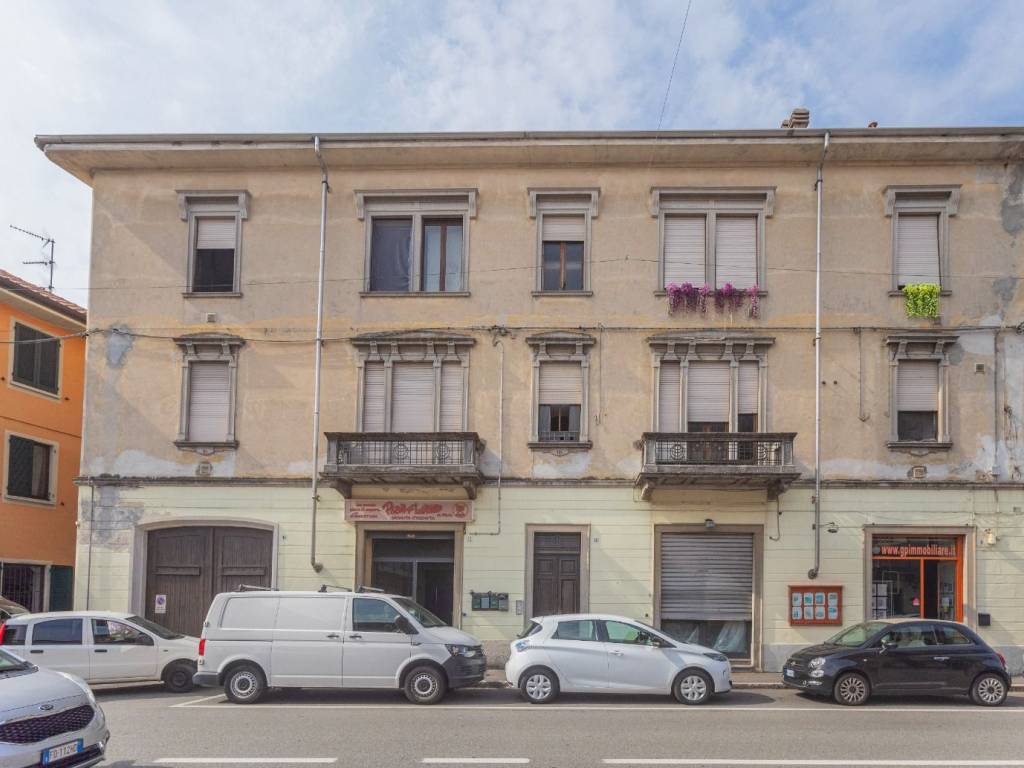 intera palazzina in vendita a Borgomanero in zona Vergano