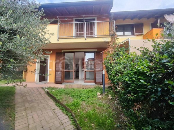 casa indipendente in vendita a Borgomanero