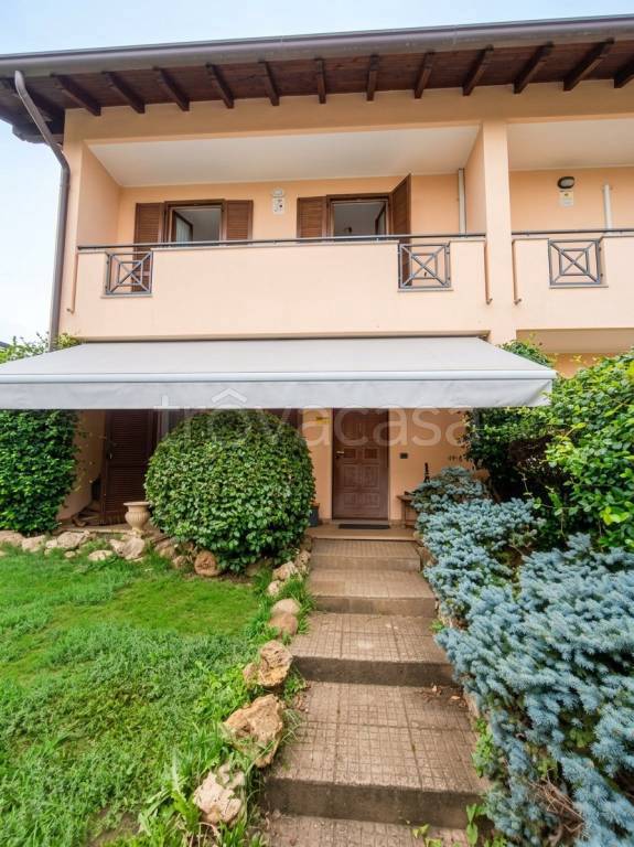 casa indipendente in vendita a Borgomanero