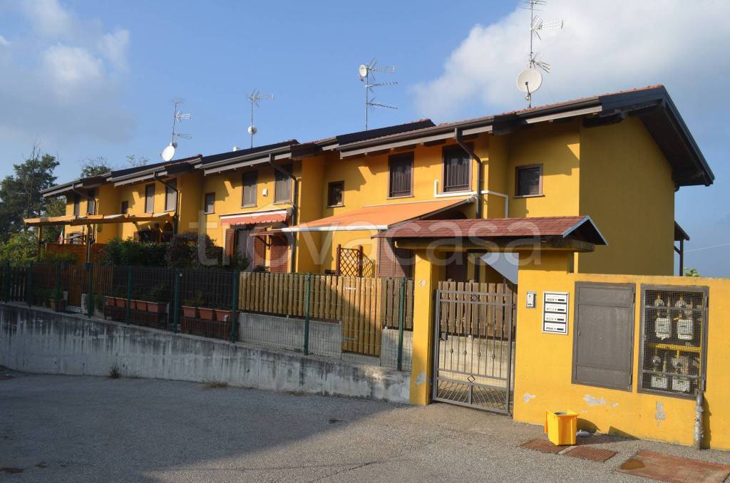 casa indipendente in vendita a Borgo Ticino in zona Lazzaretto