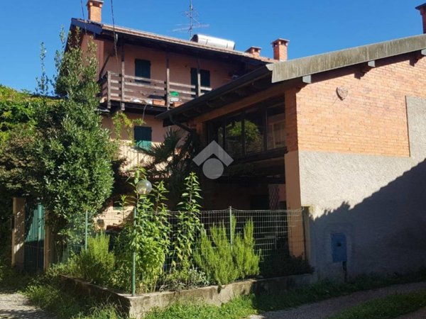 casa indipendente in vendita a Borgo Ticino in zona Gagnago