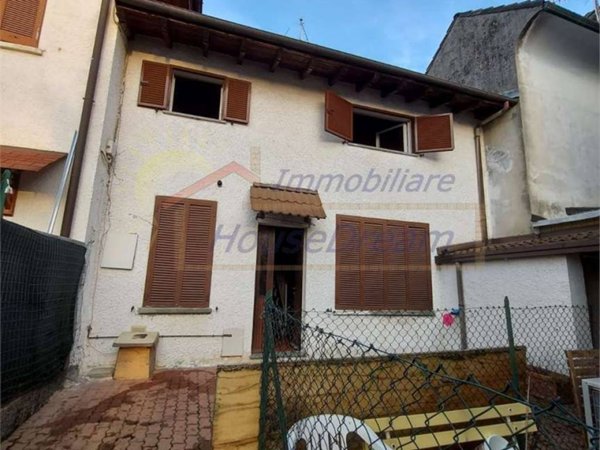 casa indipendente in vendita a Borgo Ticino