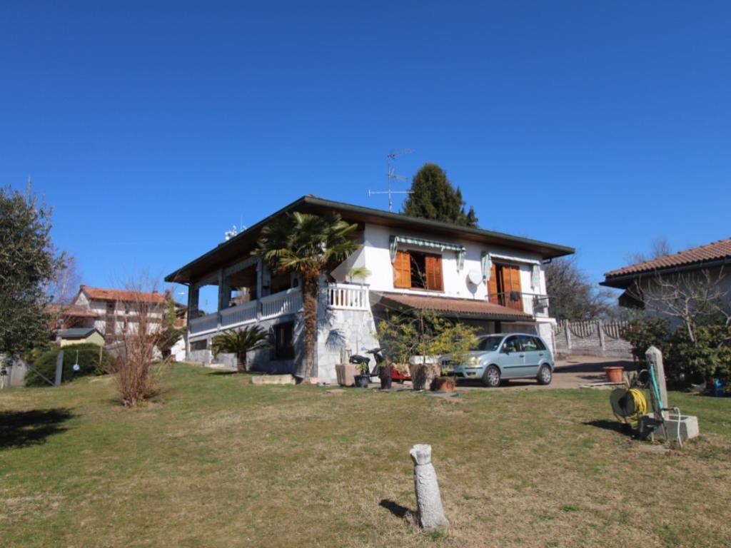 casa indipendente in vendita a Borgo Ticino in zona Gagnago