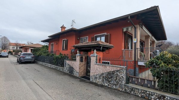 casa indipendente in vendita a Borgo Ticino