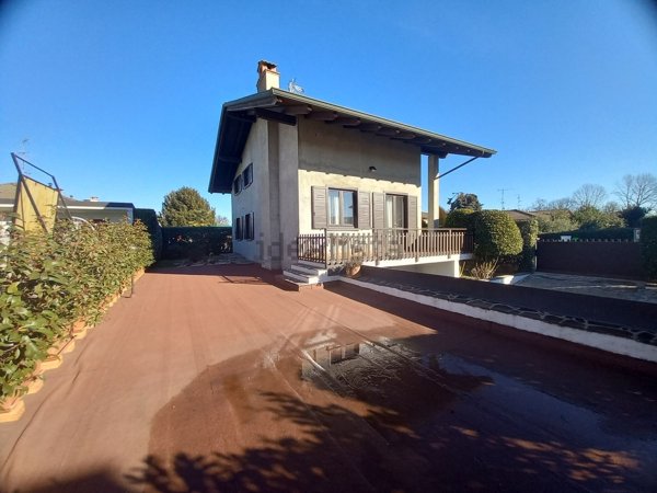 casa indipendente in vendita a Borgo Ticino