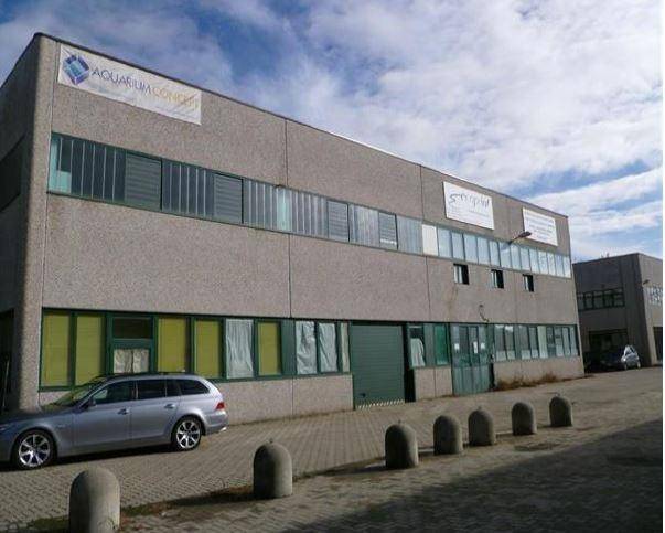 locale commerciale in vendita a Borgo Ticino