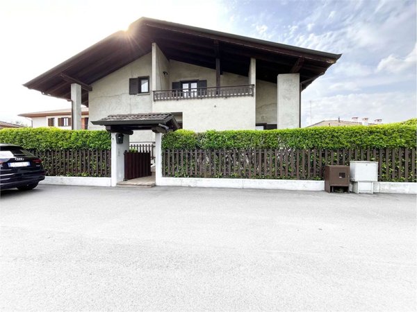 casa indipendente in vendita a Borgo Ticino