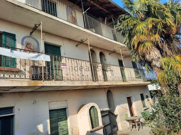 esavano in vendita a Borgo Ticino