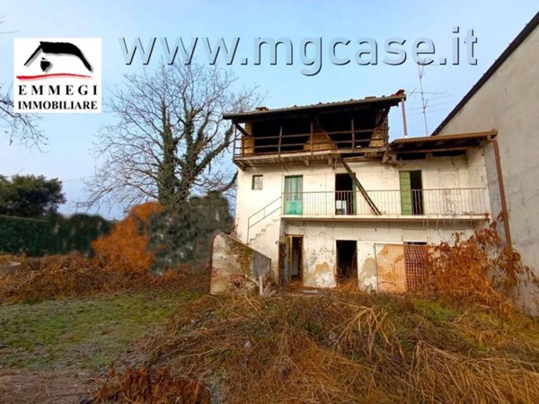 pentavano in vendita a Borgo Ticino