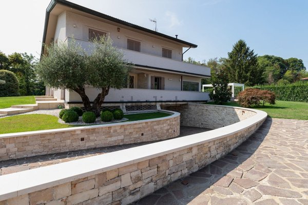 casa indipendente in vendita a Borgo Ticino