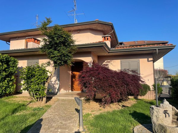 casa indipendente in vendita a Borgo Ticino