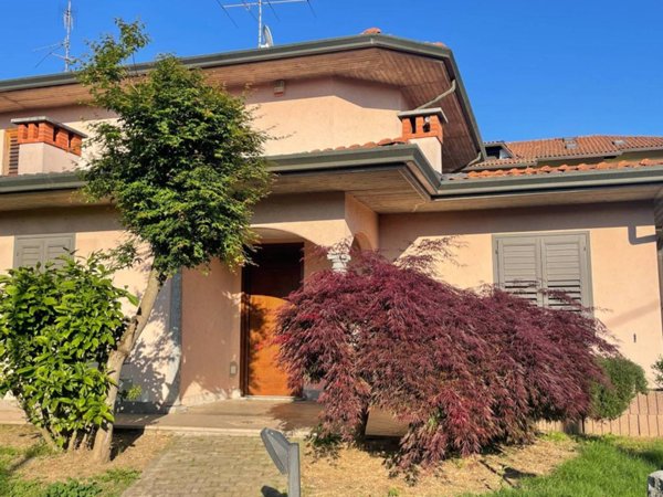 casa indipendente in vendita a Borgo Ticino