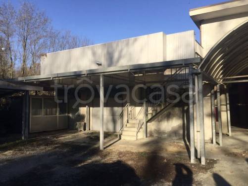 locale commerciale in vendita a Borgo Ticino