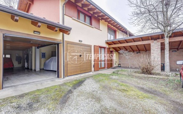 casa indipendente in vendita a Borgo Ticino in zona Gagnago