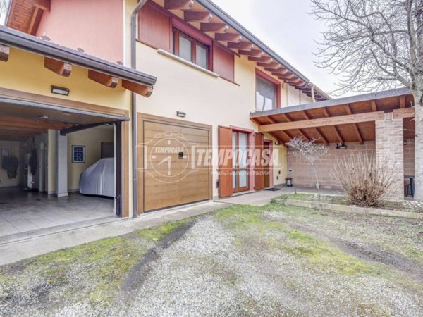 casa indipendente in vendita a Borgo Ticino