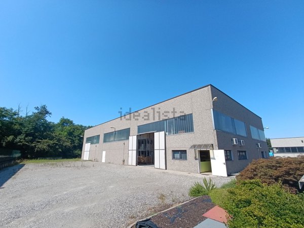 capannone in vendita a Borgo Ticino
