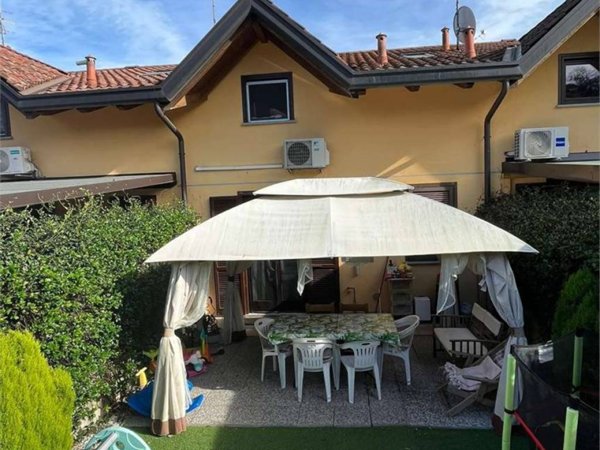 casa indipendente in vendita a Borgo Ticino
