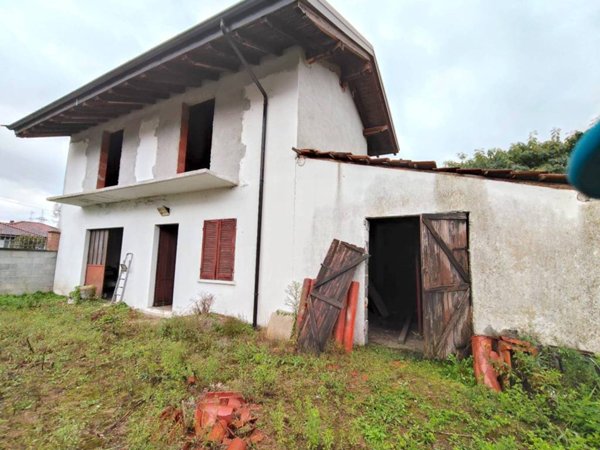 casa indipendente in vendita a Borgo Ticino