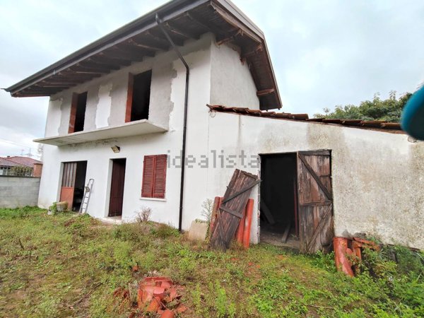 casa indipendente in vendita a Borgo Ticino