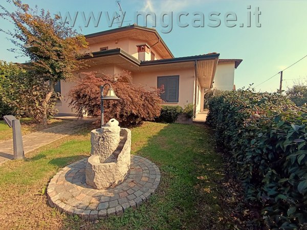 casa indipendente in vendita a Borgo Ticino
