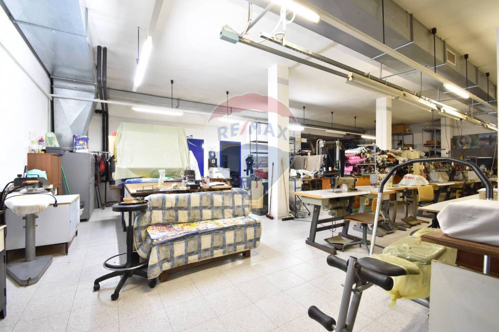 locale commerciale in vendita a Borgo Ticino