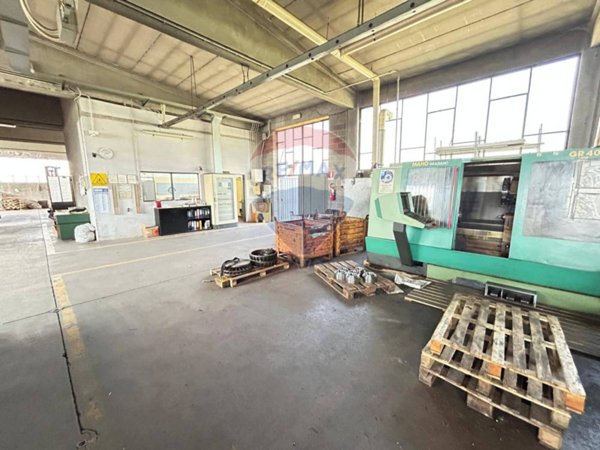 capannone in vendita a Borgo Ticino