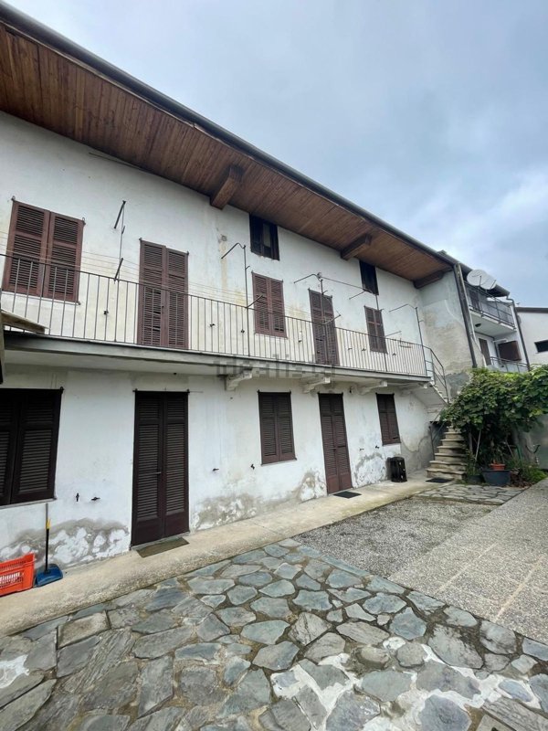 pentavano in vendita a Borgo Ticino