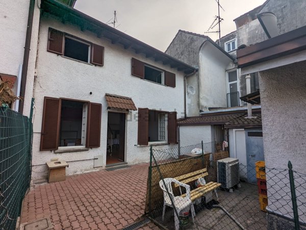 casa indipendente in vendita a Borgo Ticino
